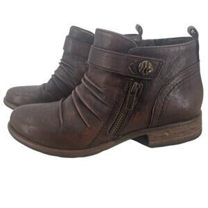 Earth Brook Almond brown ankle booties size 6 zip
